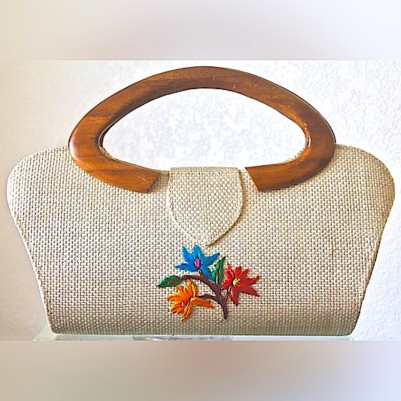 VINTAGE WOVEN STRAW PURSE WOOD HANDLES FLORAL STRAW EMBROIDERY GOLD HARDWARE - Picture 3 of 9